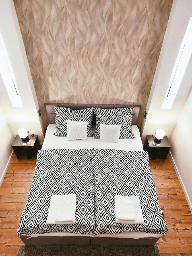 Square 16 Apartman - Absolutely Central Location With Self Check In Szombathely Buitenkant foto