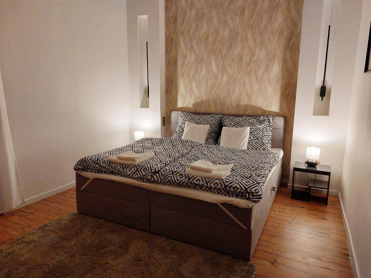 Square 16 Apartman - Absolutely Central Location With Self Check In Szombathely Buitenkant foto
