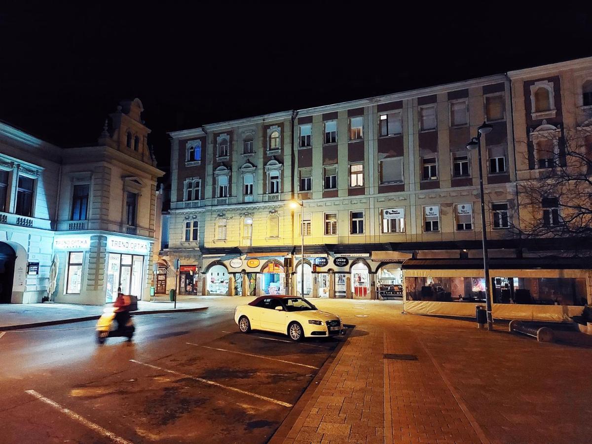 Square 16 Apartman - Absolutely Central Location With Self Check In Szombathely Buitenkant foto