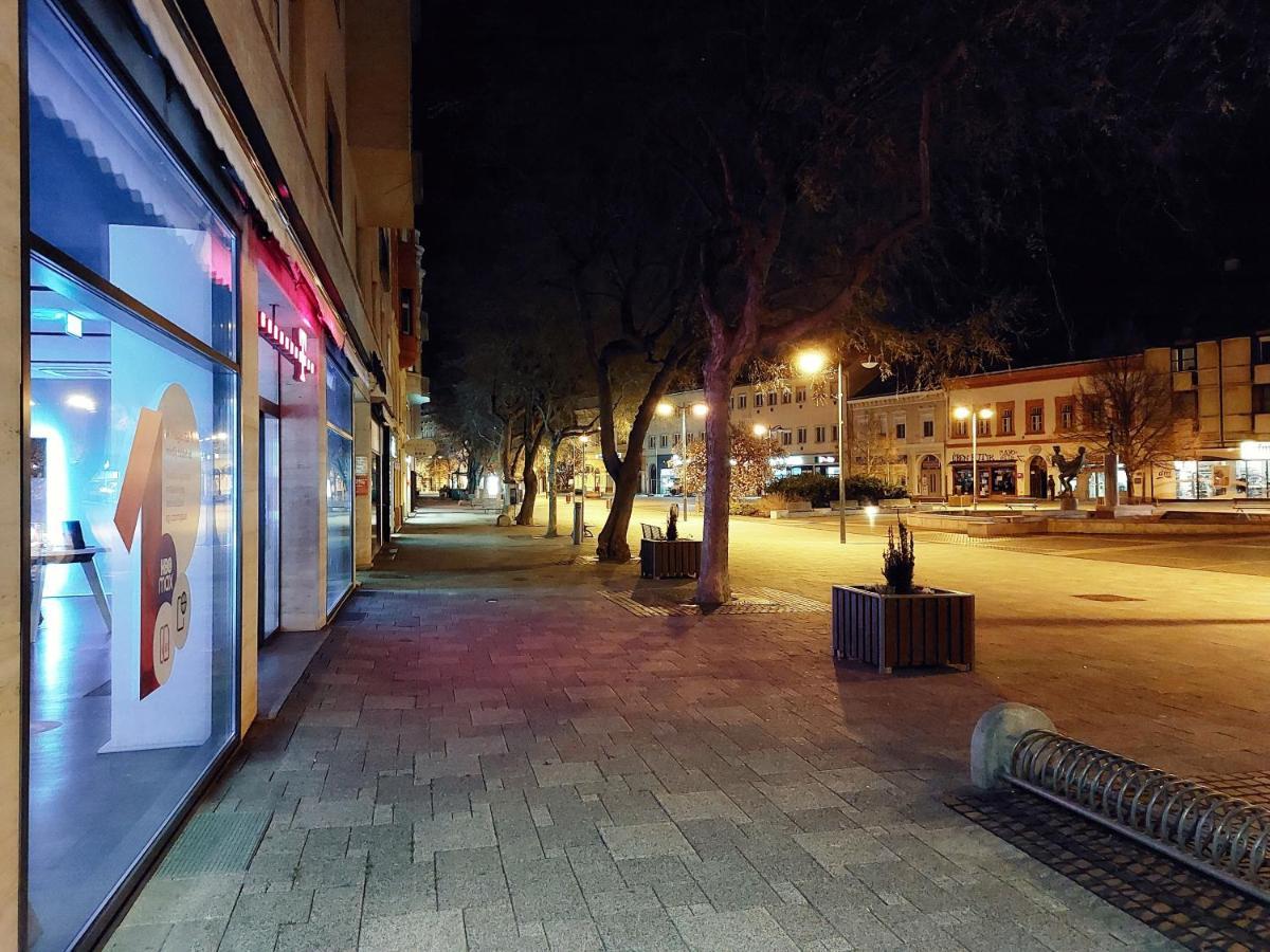 Square 16 Apartman - Absolutely Central Location With Self Check In Szombathely Buitenkant foto