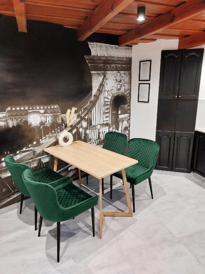 Square 16 Apartman - Absolutely Central Location With Self Check In Szombathely Buitenkant foto