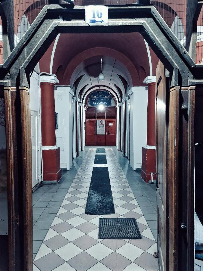 Square 16 Apartman - Absolutely Central Location With Self Check In Szombathely Buitenkant foto