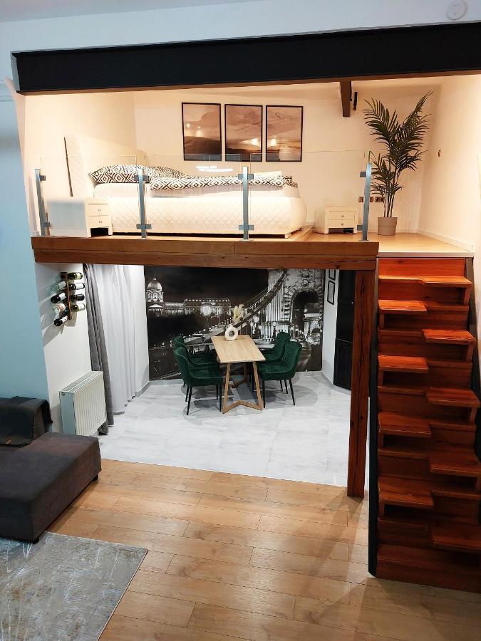 Square 16 Apartman - Absolutely Central Location With Self Check In Szombathely Buitenkant foto