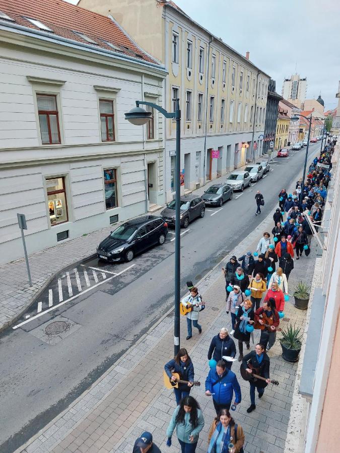 Square 16 Apartman - Absolutely Central Location With Self Check In Szombathely Buitenkant foto