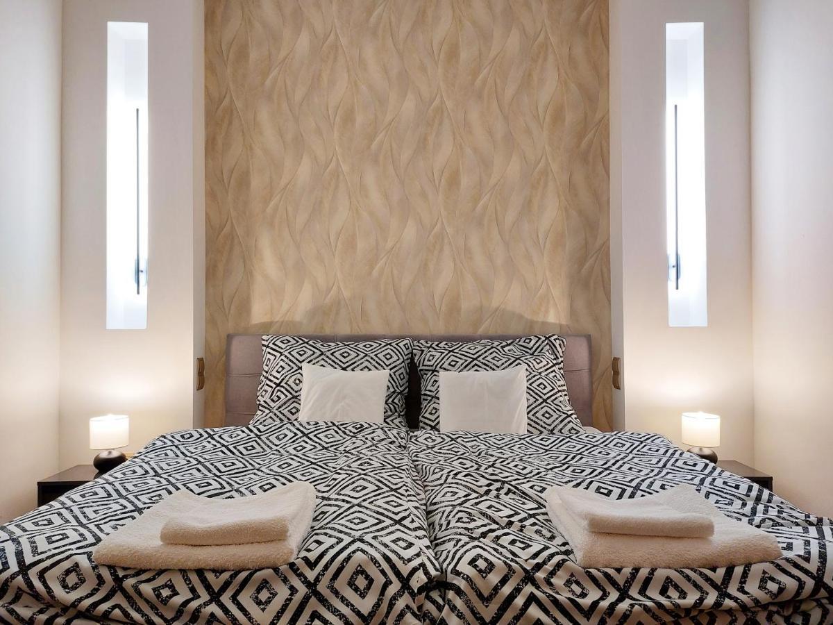 Square 16 Apartman - Absolutely Central Location With Self Check In Szombathely Buitenkant foto