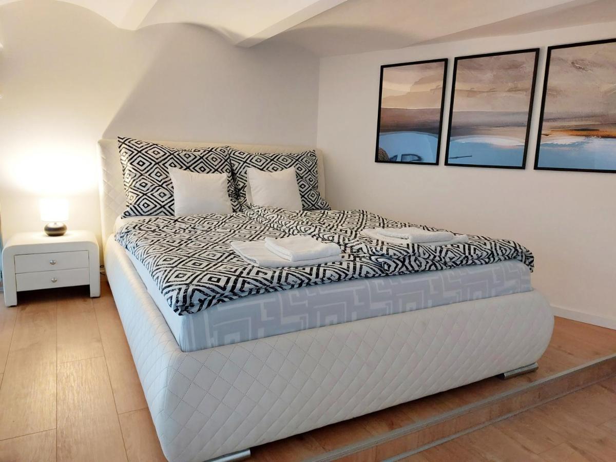 Square 16 Apartman - Absolutely Central Location With Self Check In Szombathely Buitenkant foto