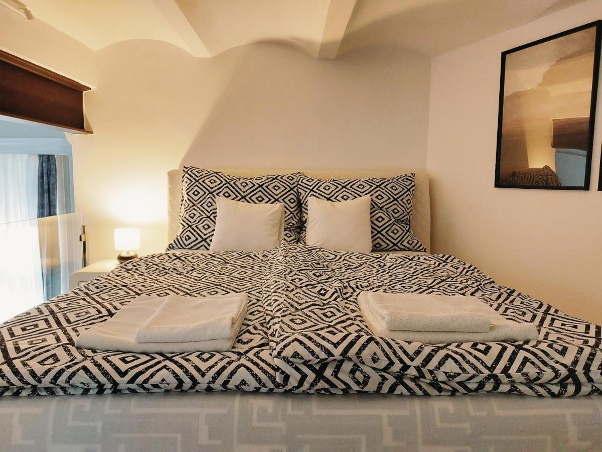 Square 16 Apartman - Absolutely Central Location With Self Check In Szombathely Buitenkant foto