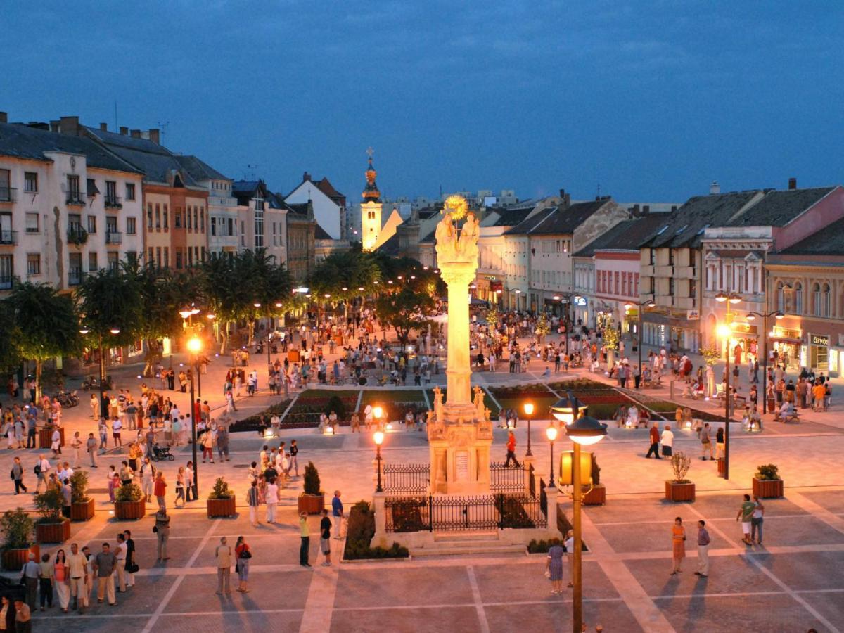 Square 16 Apartman - Absolutely Central Location With Self Check In Szombathely Buitenkant foto